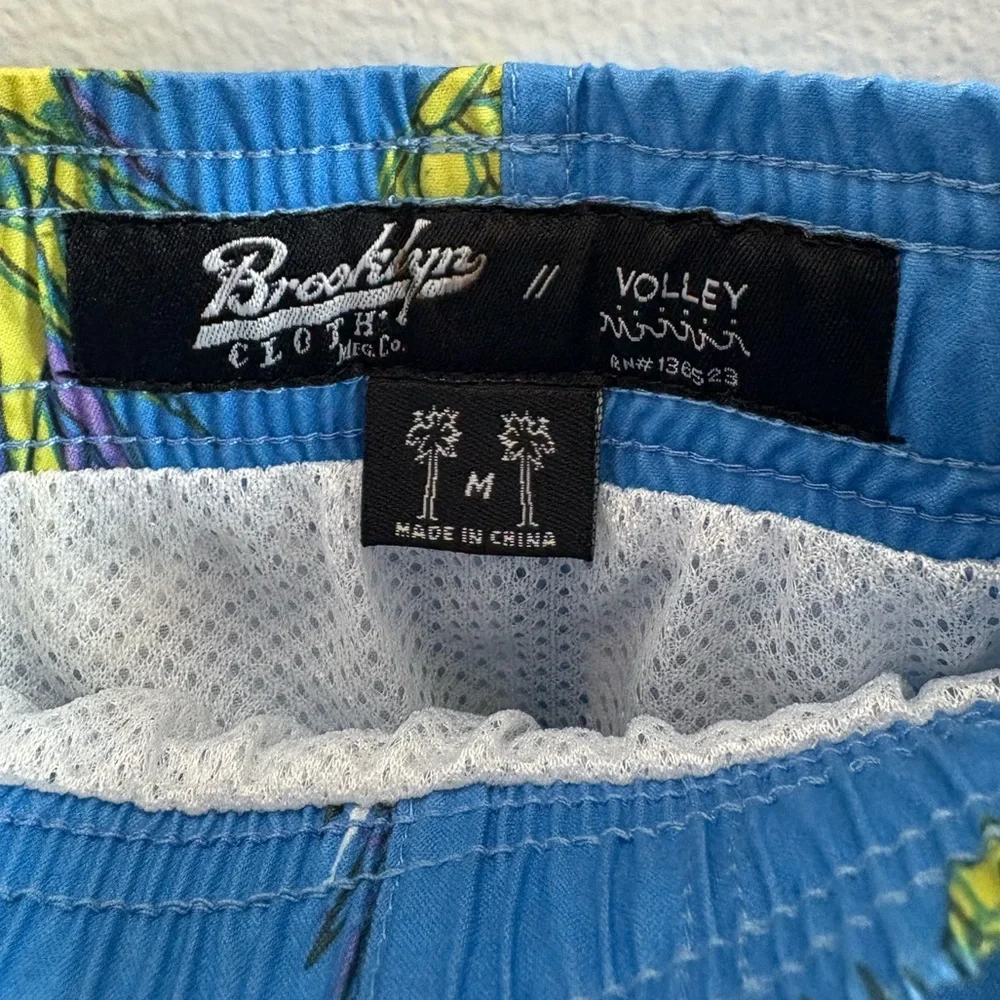 NWOT Brooklyn Cloth Volley Blue Pineapple Swim Trunks M